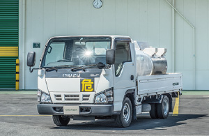 タンクローリー車